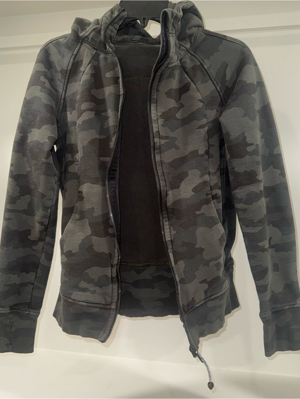 Lululemon full scuba camo zip up hoodie